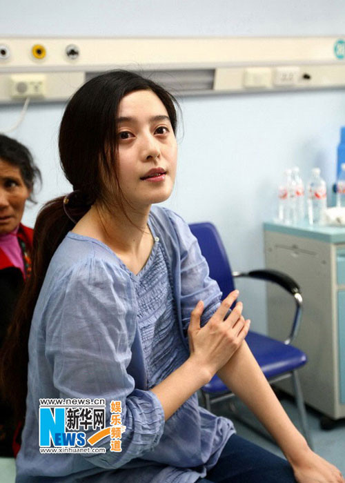 Tham gia các hoạt động từ thiện, nữ diễn viên phim "Võ Mị Nương truyền kỳ" ăn diện trang phục trẻ trung, năng động, không trang điểm quá cầu kỳ. Ảnh: Tân Hoa Xã