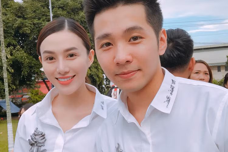 Trên trang cá nhân, Lê Hà thường xuyên đăng tải ảnh hẹn hò lãng mạn bên bạn trai.