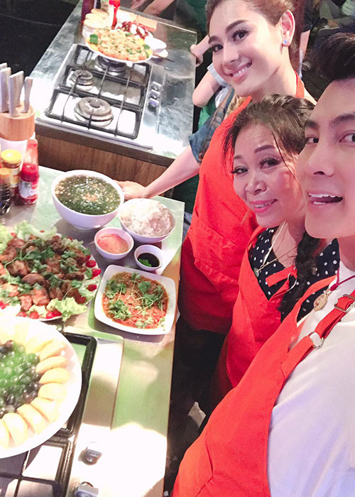 Người đẹp Lâm Khánh Chi cũng tiết lộ cô và mẹ chồng rất hòa thuận với nhau. Ảnh: FBNV