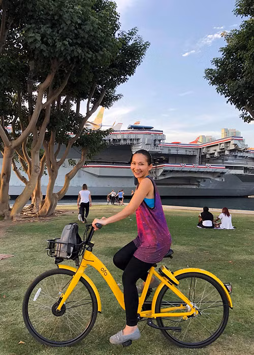 Kim Hiền tâm sự: “Em không có gì ngoài gia đình và công việc. Sáng mai, vợ chồng lại đi làm nghệ thuật. Biết rằng mọi thứ chậm nhưng chắc vẫn hơn chồng nhỉ”.