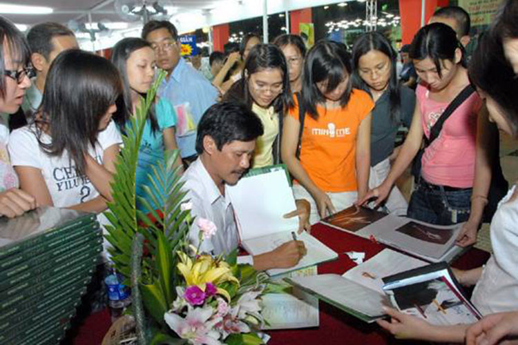 Vợ của Thái Phiên không phản đối công việc của chồng vì biết anh lao động nghệ thuật nghiêm túc. Ảnh: FBNV