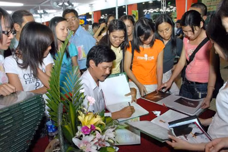 Vợ của Thái Phiên không phản đối công việc của chồng vì biết anh lao động nghệ thuật nghiêm túc. Ảnh: FBNV