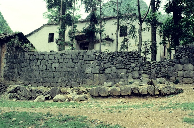 Lâu đài nhìn từ phía ngoài (ảnh chụp tháng 4/1998)