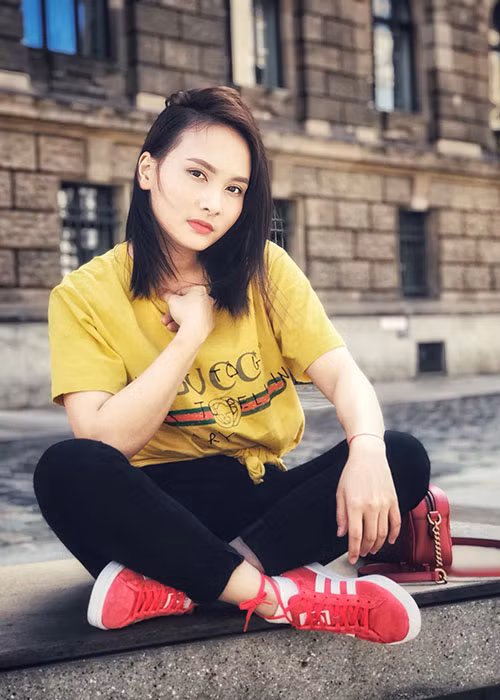 Bảo Anh trẻ trung, sành điệu trên đường phố Đức.