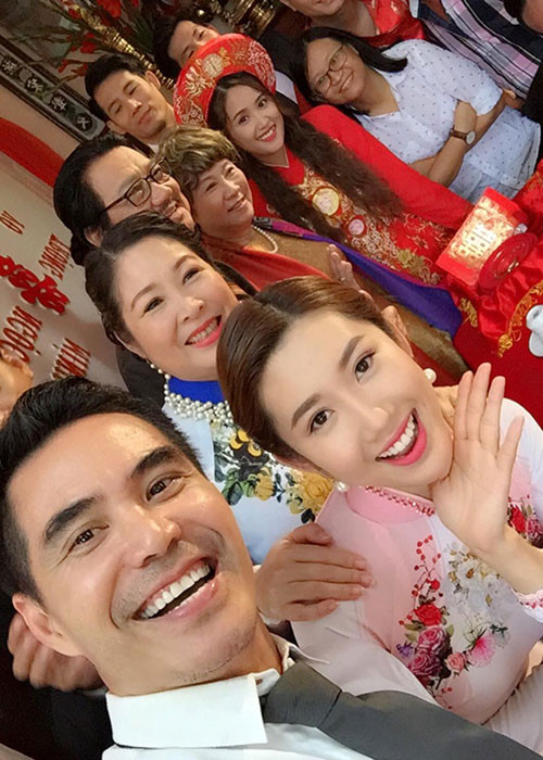 Trong phim "Gạo nếp gạo tẻ", có không ít tình huống căng thẳng nhưng hậu trường phim lại tràn ngập tiếng cười. Ảnh: FBNV