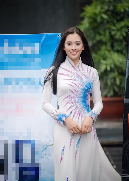 Trần Tiểu Vy sinh năm 2000, đến từ Quảng Nam.