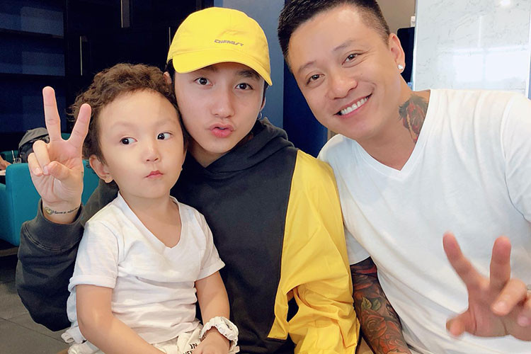 Hot Face sao Việt 24h: Con trai Tuấn Hưng xấu hổ khi gặp thần tượng Sơn Tùng MTP.