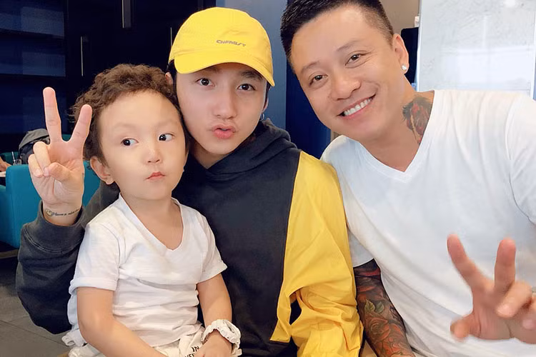  Hot Face sao Việt 24h: Con trai Tuấn Hưng xấu hổ khi gặp thần tượng Sơn Tùng MTP.