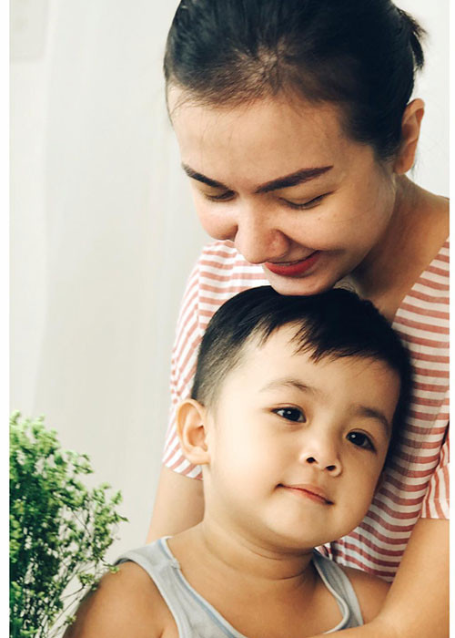 Ái Châu cho rằng chỉ con trai là luôn yêu thương cô vô điều kiện. "Mọi điều mẹ làm đều dành cho em - Py yêu của mẹ", nữ diễn viên tâm sự.