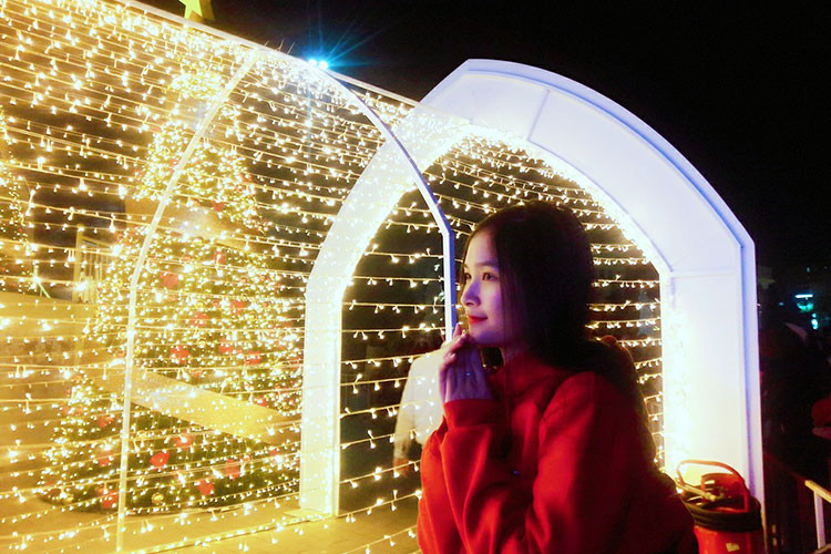 Trên trang cá nhân, Khánh Linh từng bày tỏ ngưỡng mộ Hoa hậu Việt Nam 2012 Đặng Thu Thảo. Ảnh: FBNV