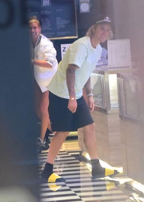 Justin và Hailey vui vẻ bên nhau hậu đính hôn.