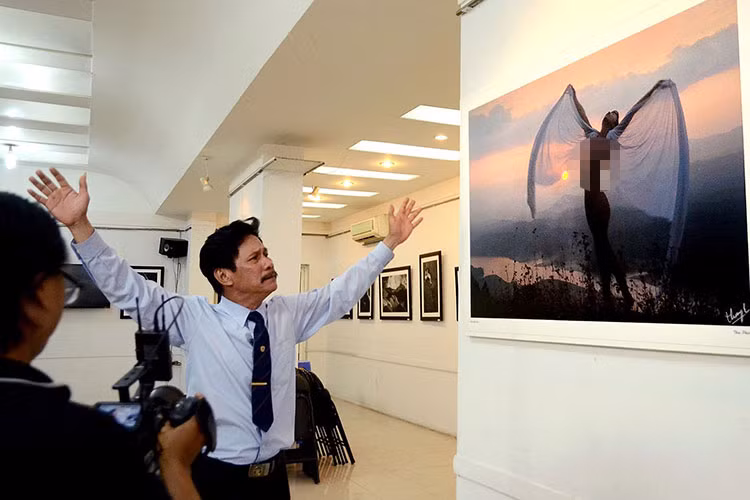 Tháng 6/2018, Thái Phiên lần đầu tiên có triển lãm ảnh cá nhân chuyên đề khỏa thân "Miền cổ tích". Được biết, trong 10 năm qua, ông có 3 lần xin phép triển lãm ảnh khỏa thân nhưng không thành. Ảnh: FBNV