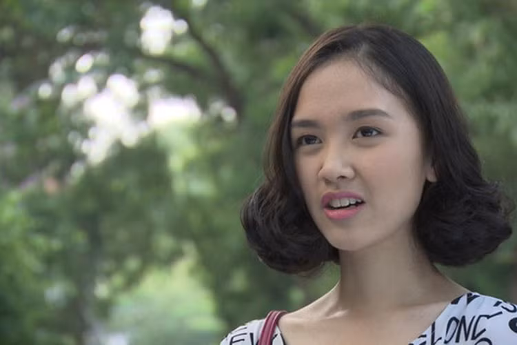 Hà Anh có bảng thành tích học tập đáng nể: giải ba Chủ nhân đất nước 2010, giải ba Ngữ Văn thành phố năm lớp 9. Ảnh: VTV