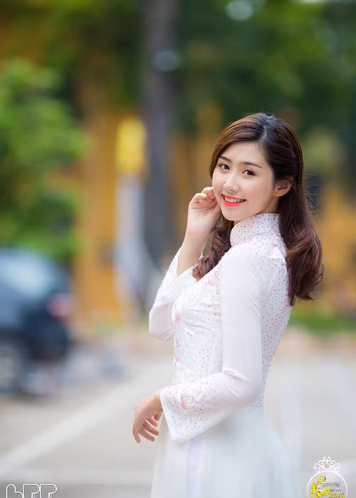 Nữ tiếp viên hàng không từng tham gia cuộc thi Duyên dáng Ngoại thương năm 2015 và đoạt giải "Hoa khôi thương trường". Ảnh: Fanpage