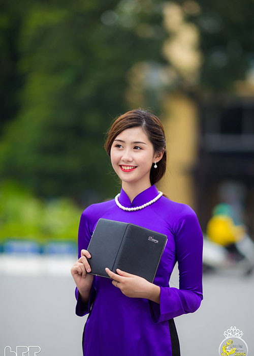 Hình ảnh Ngọc Linh đẹp dịu dàng trong tà áo dài khi tham gia Duyên dáng Ngoại thương. Ảnh: Fanpage