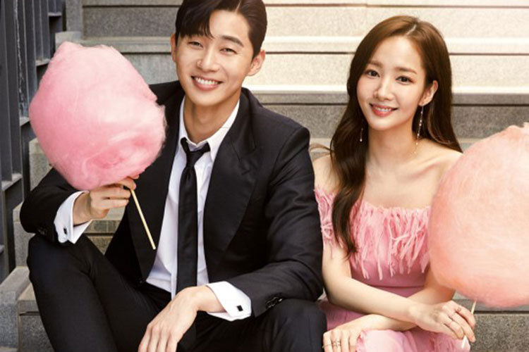 Park Min Young từng có mối tình ngắn ngủi với Lee Min Ho. Sau khi chia tay, cô thừa nhận sợ yêu lần nữa. Còn Park Seo Joon từng vướng nghi vấn phim giả tình thật với Kim Ji Won - nữ diễn viên phim "Hậu duệ mặt trời". Ảnh: Soompi