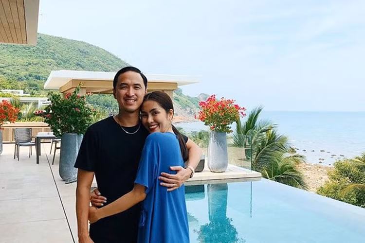 Hot Face sao Việt 24h: Ông xã của Tăng Thanh Hà khoe khoảnh khắc ngọt ngào bên vợ.