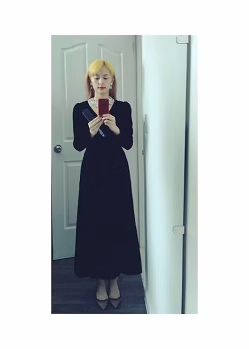 Một số cư dân mạng đặt nghi vấn Hạ Vi nhuộm tóc để gây chú ý. Ảnh: Instagram