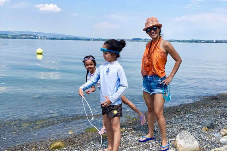 Hồng Nhung chia sẻ cặp song sinh của cô đang có những ngày hè tuyệt vời.