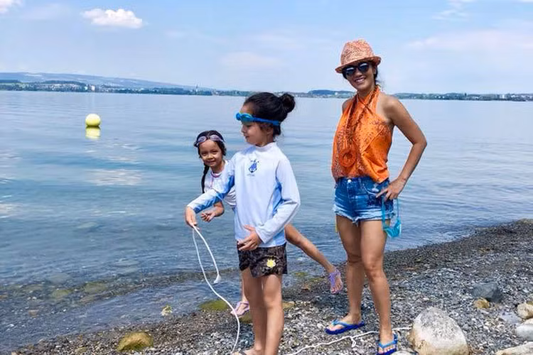 Hồng Nhung chia sẻ cặp song sinh của cô đang có những ngày hè tuyệt vời.