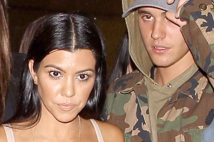 Tháng 12/2015, theo các nguồn tin tiết lộ, Justin bắt đầu tìm hiểu Kourtney Kardashian sau khi cô chia tay Scott Disick.