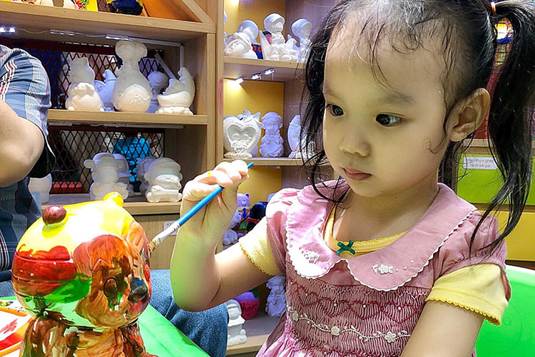 Con gái Trịnh Kim Chi tô tượng là một trong những tin tức sao Việt trong ngày 8/7.