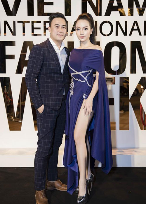 Bận rộn với công việc kinh doanh, bạn trai của Băng Di vẫn sắp xếp thời gian đưa cô tham gia các sự kiện giải trí.