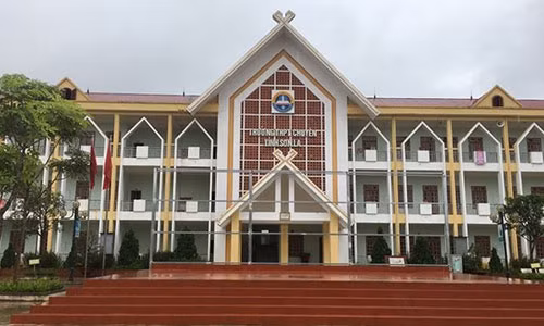 Trường THPT chuyên Sơn La cũng đang được dư luận quan tâm vì nhiều thí sinh khối KHXH điểm thi môn Toán cao.