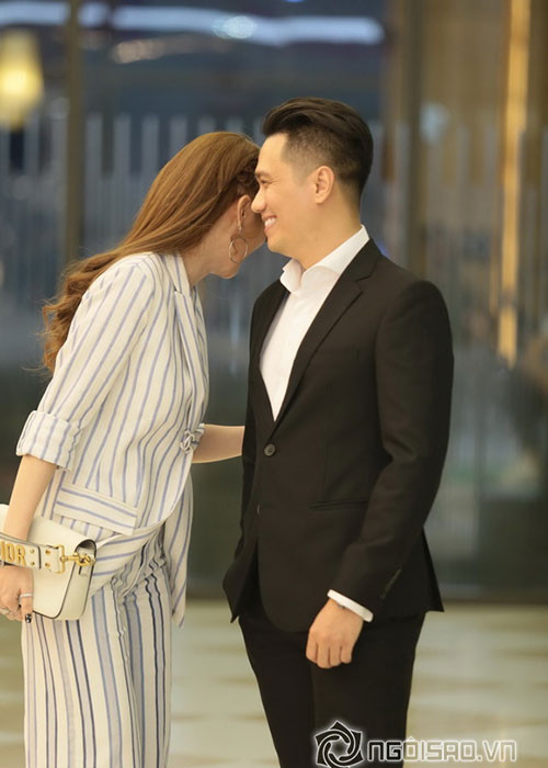 Hình ảnh Quế Vân - Việt Anh thân thiết tại sự kiện khiến ồn ào giữa hai người một lần nữa nóng lên. Ảnh: Ngoisao