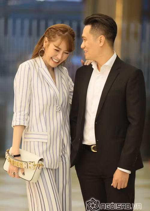 Tại sự kiện, cả hai liên tục trò chuyện vui vẻ cùng nhau. Ảnh: Ngoisao