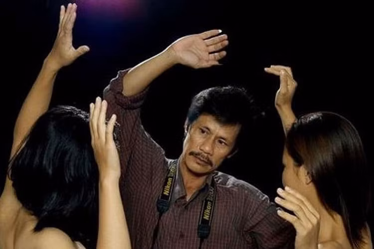 Thái Phiên sinh năm 1960 tại Huế. Ông bắt đầu chụp ảnh nghệ thuật từ năm 1992 khi còn là một kỹ sư nông lâm. Ảnh: Phunuvietnam