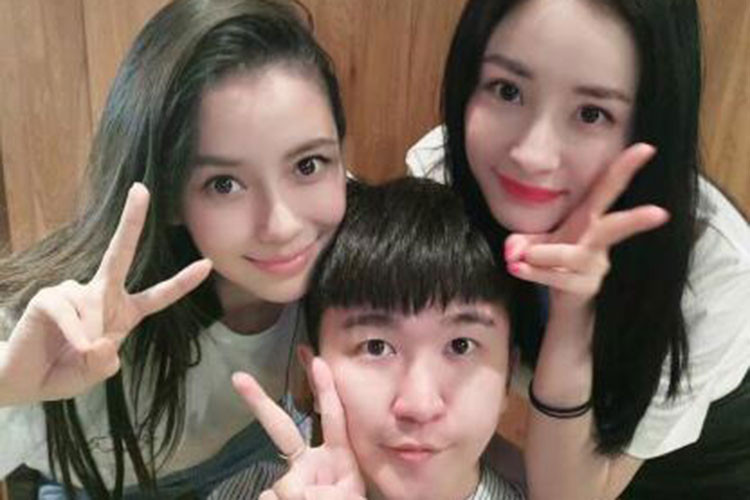 Dương Mịch tìm được bến đỗ bên Lưu Khải Uy còn Angelababy về chung một nhà với Huỳnh Hiểu Minh. Ảnh: Weibo