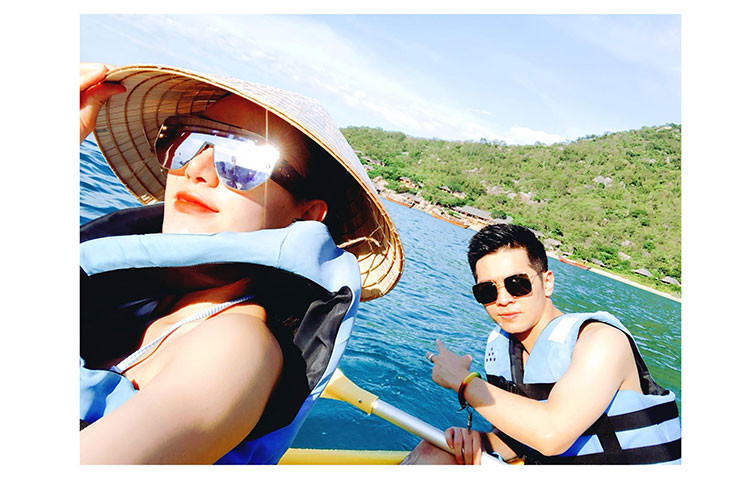 Một số nguồn tin cho hay, bạn trai của Lê Hà làm kinh doanh, sở hữu ngoại hình điển trai cùng phong cách thời trang sành điệu.