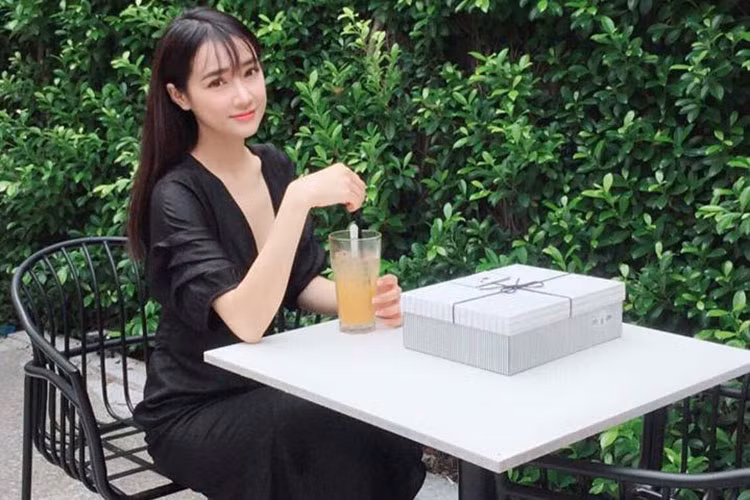 Nhã Phương động viên bản thân cố gắng làm nhiều các dự án sắp tới.