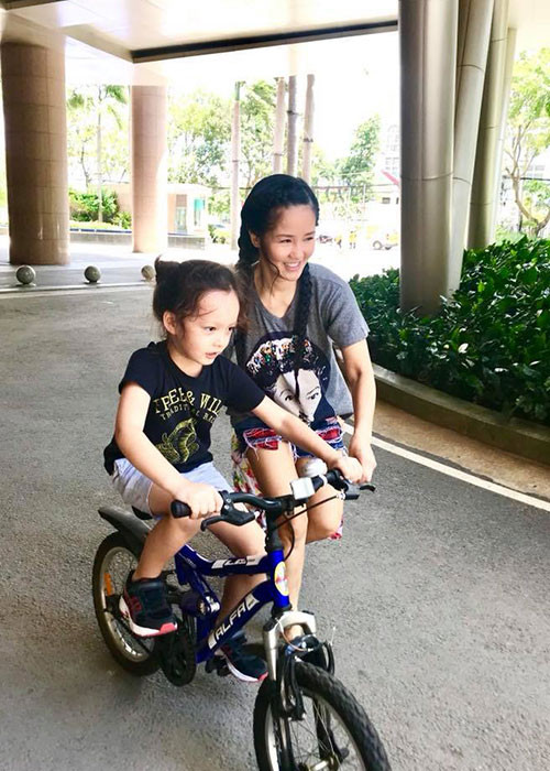 Hot Face sao Việt 24h: Hồng Nhung tiết lộ kế hoạch đầu hè của con trai là tập đi xe đạp.
