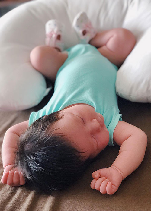 Vợ chồng Hà Anh đều muốn con gái mang cả họ của mẹ chứ không chỉ mang họ ba theo thông thường. "Vì mẹ em là người phụ nữ mạnh mẽ, là cháu đầu, con cả của gia đình mẹ em, và vì ba em yêu và trân trọng mẹ em lắm", Hà Anh tâm sự.