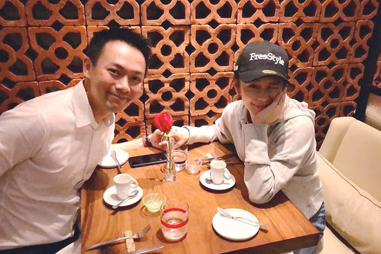 Hình ảnh Từ Nhược Tuyên ăn tối lãng mạn cùng ông xã doanh nhân.
