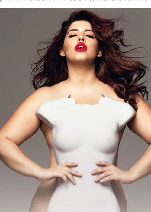 Năm 2015, nhiếp ảnh gia Victoria Janashvili gây quỹ để tài trợ xuất bản cuốn sách ảnh khỏa thân "Curves" chụp người mẫu quá khổ, bị bệnh bạch tạng hay chuyển giới. Ảnh: Dailymail