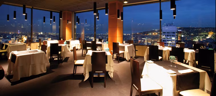 Với cô nàng tiểu thư kênh kiệu, bạn nên đưa nàng tới nhà hàng sang trọng, ấm cúng. Ảnh: Expohotels.