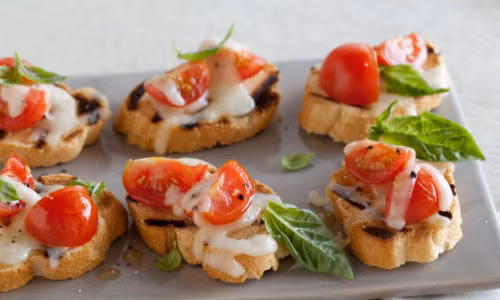 Lên thực đơn cho cả tuần là một trong những bí quyết nấu ăn giúp bạn tiết kiệm rất nhiều thời gian trong việc nội trợ. Với cách này, bạn có thể kết hợp giữa việc nấu món hôm nay với việc dùng đồ còn dư của ngày hôm trước. Ảnh: Cooking.