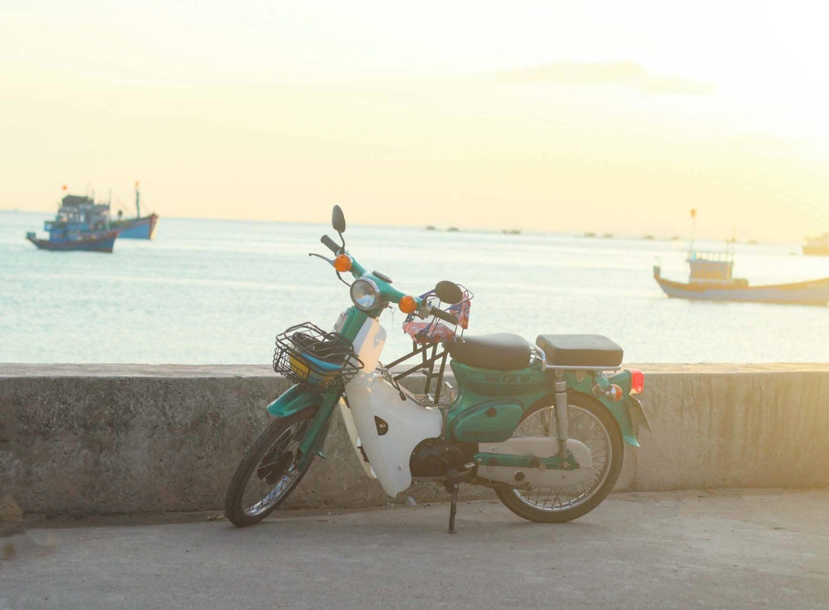 Làng chài Cà Ná không chỉ là một điểm đến tuyệt đẹp mà còn là nơi để du khách cảm nhận được sự bình yên và chất phác của người dân miền biển.