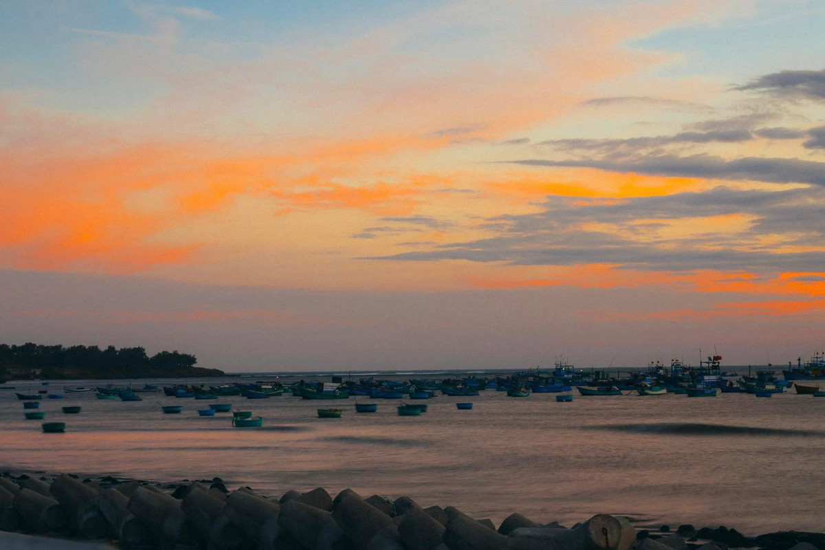 Với những ai muốn “tạm trốn” khỏi phố thị ồn ào, làng chài Mỹ Hiệp là một lựa chọn lý tưởng. Ảnh Minh Hien Nguyen