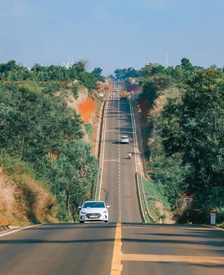 Được mệnh danh là “Đà Lạt thứ hai” của Tây Nguyên, Măng Đen (Kon Plông, Kon Tum) khiến du khách say đắm bởi khí hậu mát mẻ quanh năm, thiên nhiên nguyên sơ và vẻ đẹp yên bình.