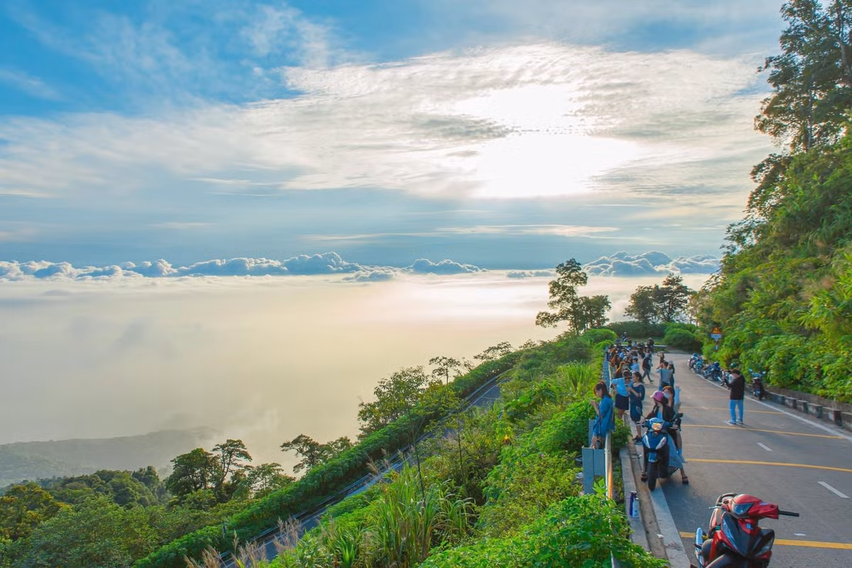 Du khách có thể đi trong ngày hoặc ở lại một đêm tại các homestay phong cách nông trại với mức giá chỉ từ 150.000 - 300.000 đồng/người/đêm. Các chi phí tham quan, ăn uống đơn giản cũng rất phải chăng. Chi phí dự kiến: từ 400.000 - 800.000 đồng/ngườ . Ảnh IVIVU