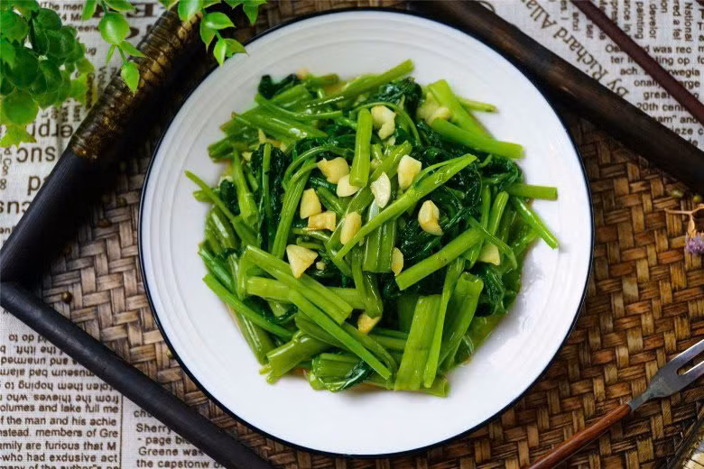 Sự xuất hiện của rau muống xào tỏi trong danh sách những món rau ngon nhất thế giới không chỉ là niềm tự hào đối với người Việt Nam mà còn là một cơ hội để quảng bá ẩm thực nước nhà ra thế giới. Ảnh Internet