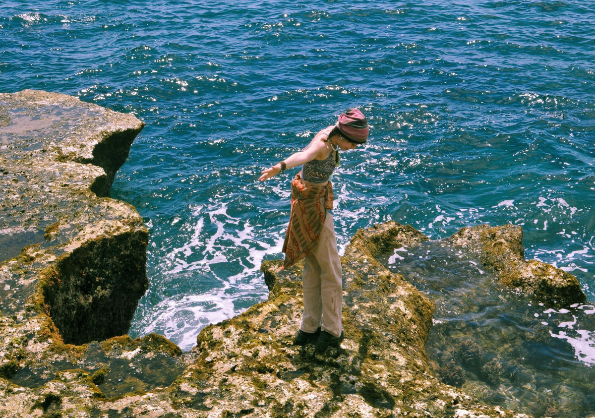 Với vẻ đẹp hoang sơ, huyền ảo và đầy mê hoặc, Hang Rái đã và đang trở thành điểm đến lý tưởng cho những tâm hồn yêu thiên nhiên, khám phá và đam mê nhiếp ảnh. Ảnh Trần Hậu