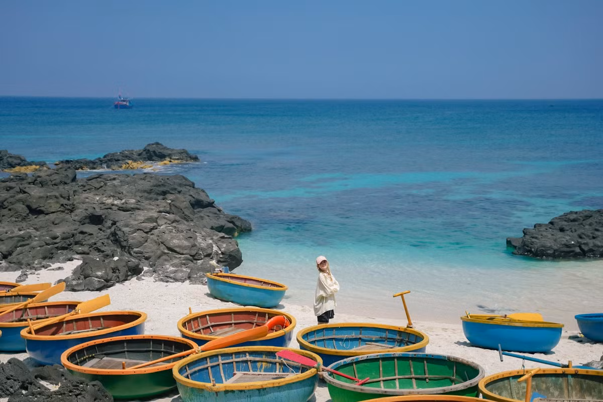 Đảo Bé không ồn ào, không hào nhoáng, nhưng lại mang một vẻ đẹp khiến người ta lưu luyến. Ảnh Chuyến đi của Tali