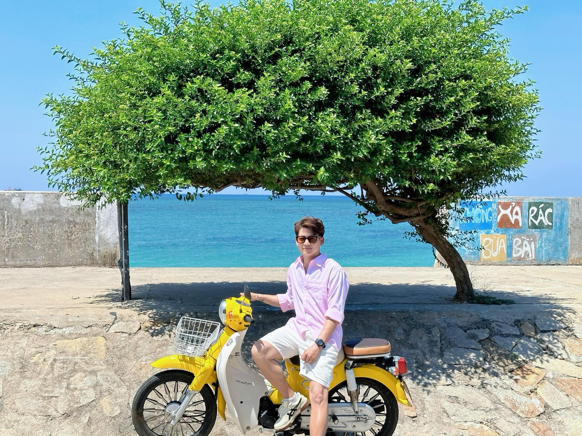 Không có wifi mạnh, không có trung tâm giải trí hiện đại, nhưng ở Phú Quý, bạn có thể thức dậy cùng tiếng sóng, uống cà phê ngắm bình minh, chạy xe vòng quanh đảo và trò chuyện với người dân bản xứ. Đó là những trải nghiệm mà không nơi nào khác có thể mang lại. Ảnh Phat Dat