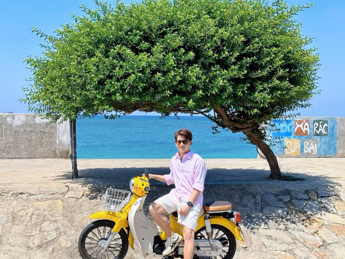 Không có wifi mạnh, không có trung tâm giải trí hiện đại, nhưng ở Phú Quý, bạn có thể thức dậy cùng tiếng sóng, uống cà phê ngắm bình minh, chạy xe vòng quanh đảo và trò chuyện với người dân bản xứ. Đó là những trải nghiệm mà không nơi nào khác có thể mang lại. Ảnh Phat Dat