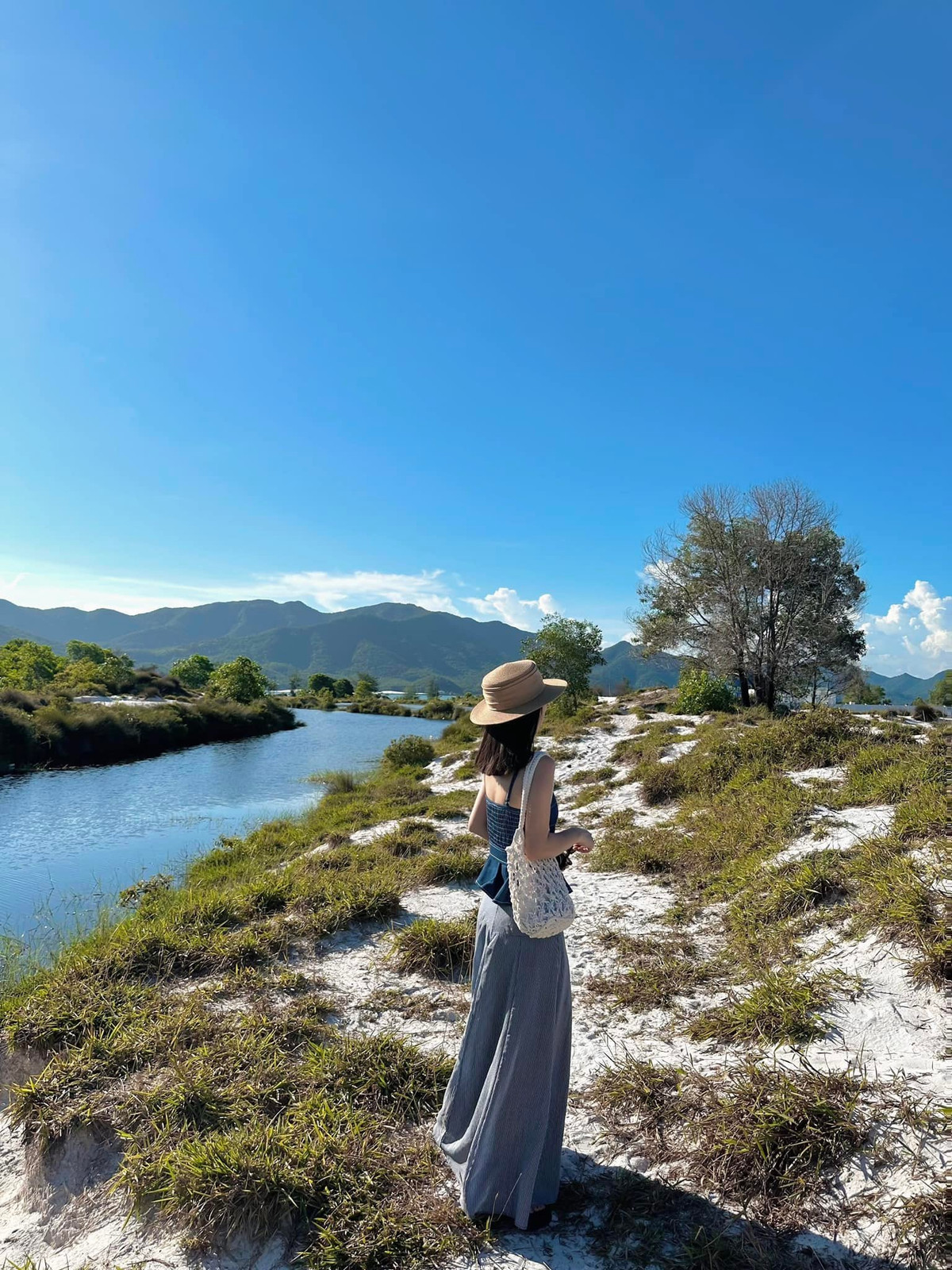 Không hào nhoáng, xa hoa, đảo Quan Lạn chinh phục lòng người bằng vẻ đẹp mộc mạc, hoang sơ và chân thành. Ảnh Kim Lee